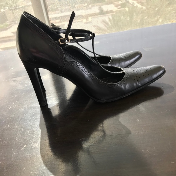 I’m Sandra. Stop by, take a look at my Vintage Designer Clothing closet! - Picture 6 of 16